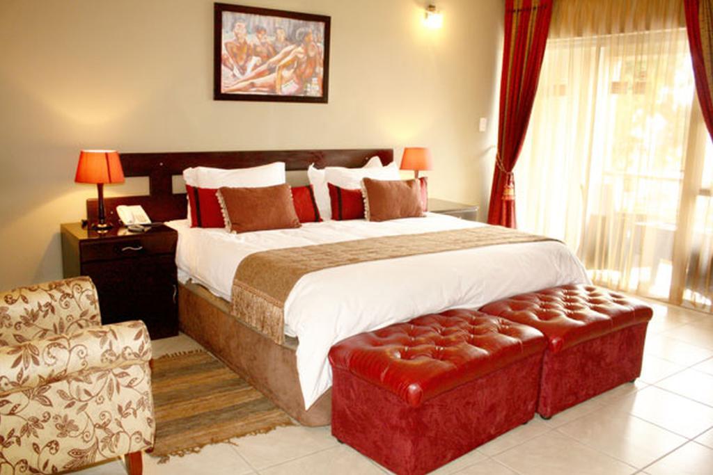 2Ten Hotel Sibasa Екстериор снимка