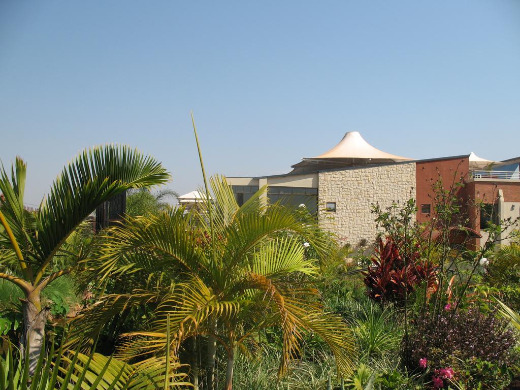 2Ten Hotel Sibasa Екстериор снимка