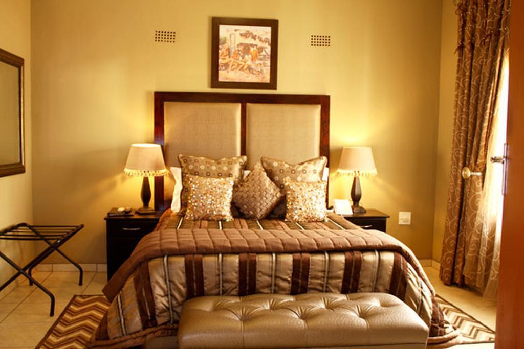2Ten Hotel Sibasa Стая снимка