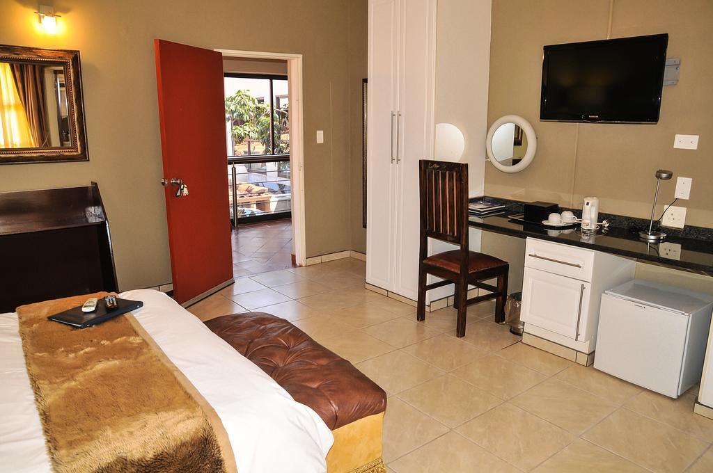 2Ten Hotel Sibasa Екстериор снимка