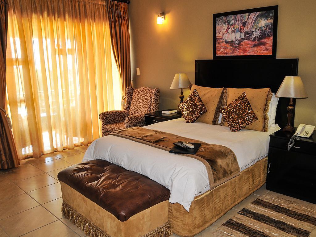 2Ten Hotel Sibasa Екстериор снимка