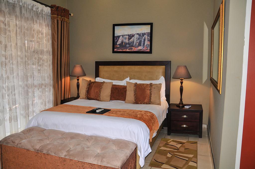 2Ten Hotel Sibasa Екстериор снимка