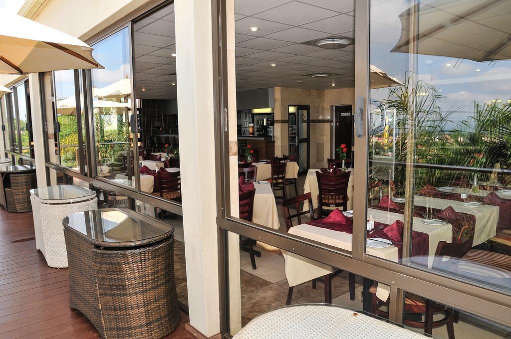 2Ten Hotel Sibasa Екстериор снимка