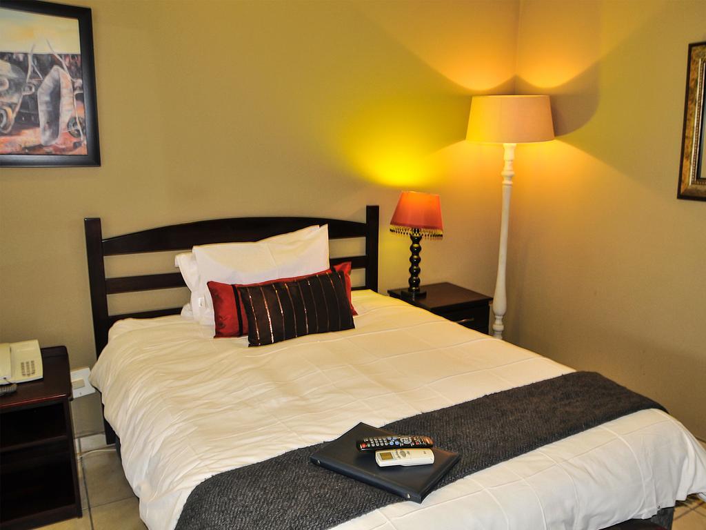 2Ten Hotel Sibasa Екстериор снимка