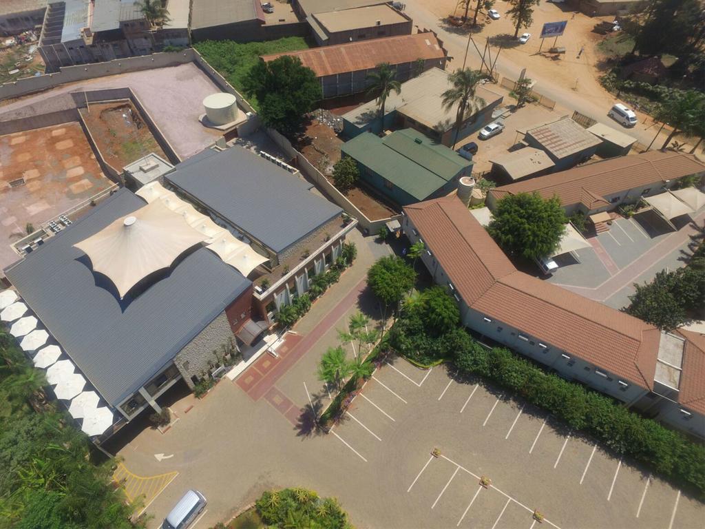 2Ten Hotel Sibasa Екстериор снимка
