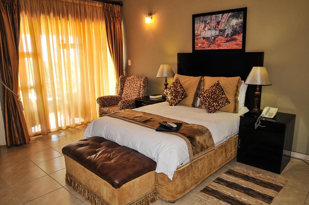 2Ten Hotel Sibasa Екстериор снимка