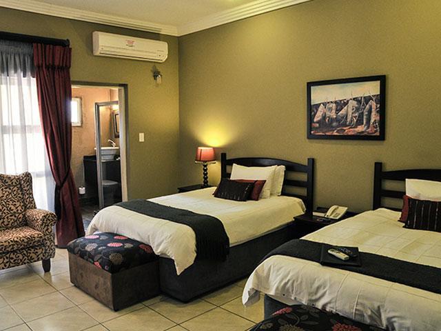 2Ten Hotel Sibasa Екстериор снимка