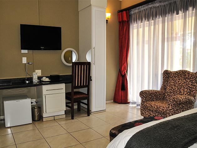 2Ten Hotel Sibasa Екстериор снимка